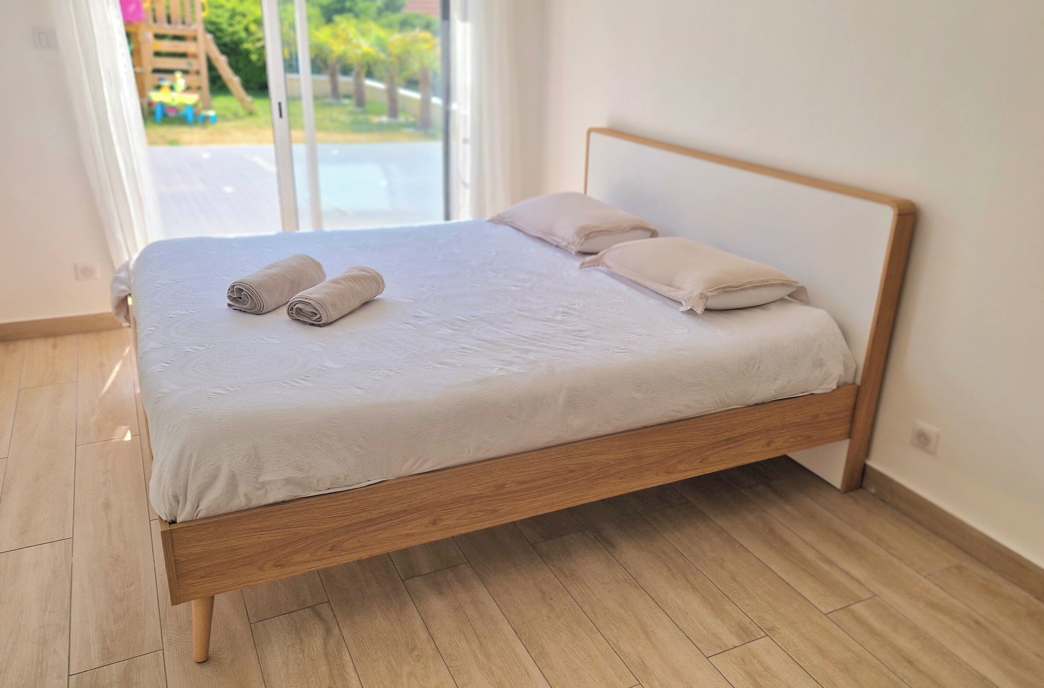 4 bedrooms, WiFi, bed sheets