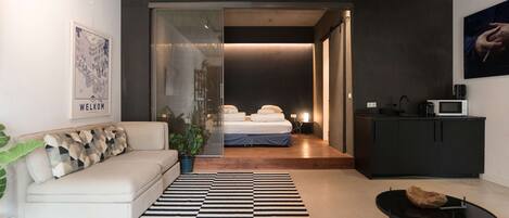 Desk, iron/ironing board, WiFi, bed sheets