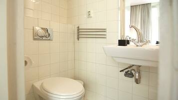 Shower, towels, shampoo