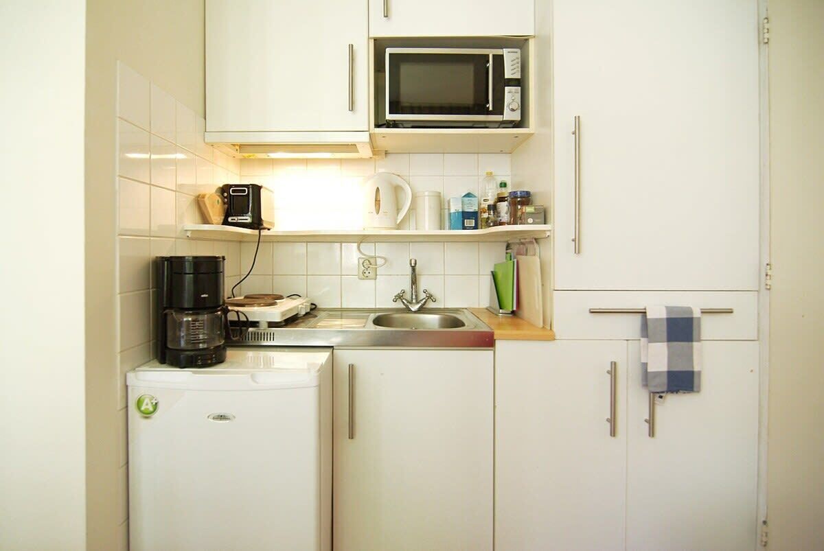 Fridge, microwave, stovetop, coffee/tea maker