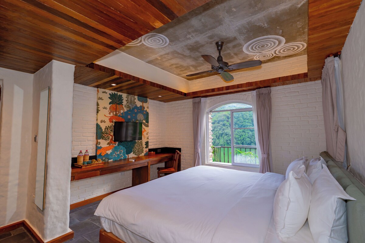 Deluxe Room | Desk, WiFi (free)