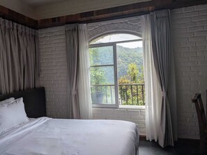 Desk, free WiFi - Nomad Pokhara Hotel  (Pokhara)