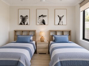 4 bedrooms, iron/ironing board, WiFi, bed sheets - Wake to Ocean Views & Wildlife at Ohana Ocean Breeze (Penneshaw)