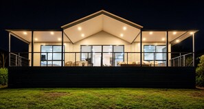 Exterior - Wake to Ocean Views & Wildlife at Ohana Ocean Breeze (Penneshaw)