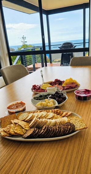 Outdoor dining - Wake to Ocean Views & Wildlife at Ohana Ocean Breeze (Penneshaw)