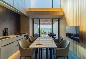 Standard Twin Room, Balcony, Sea View | Dining