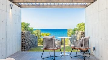 Chambre Standard avec lits jumeaux, balcon, vue mer | Terrasse/Patio
