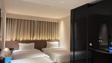 Classic Twin Room, City View | Desk, laptop workspace, blackout curtains, soundproofing