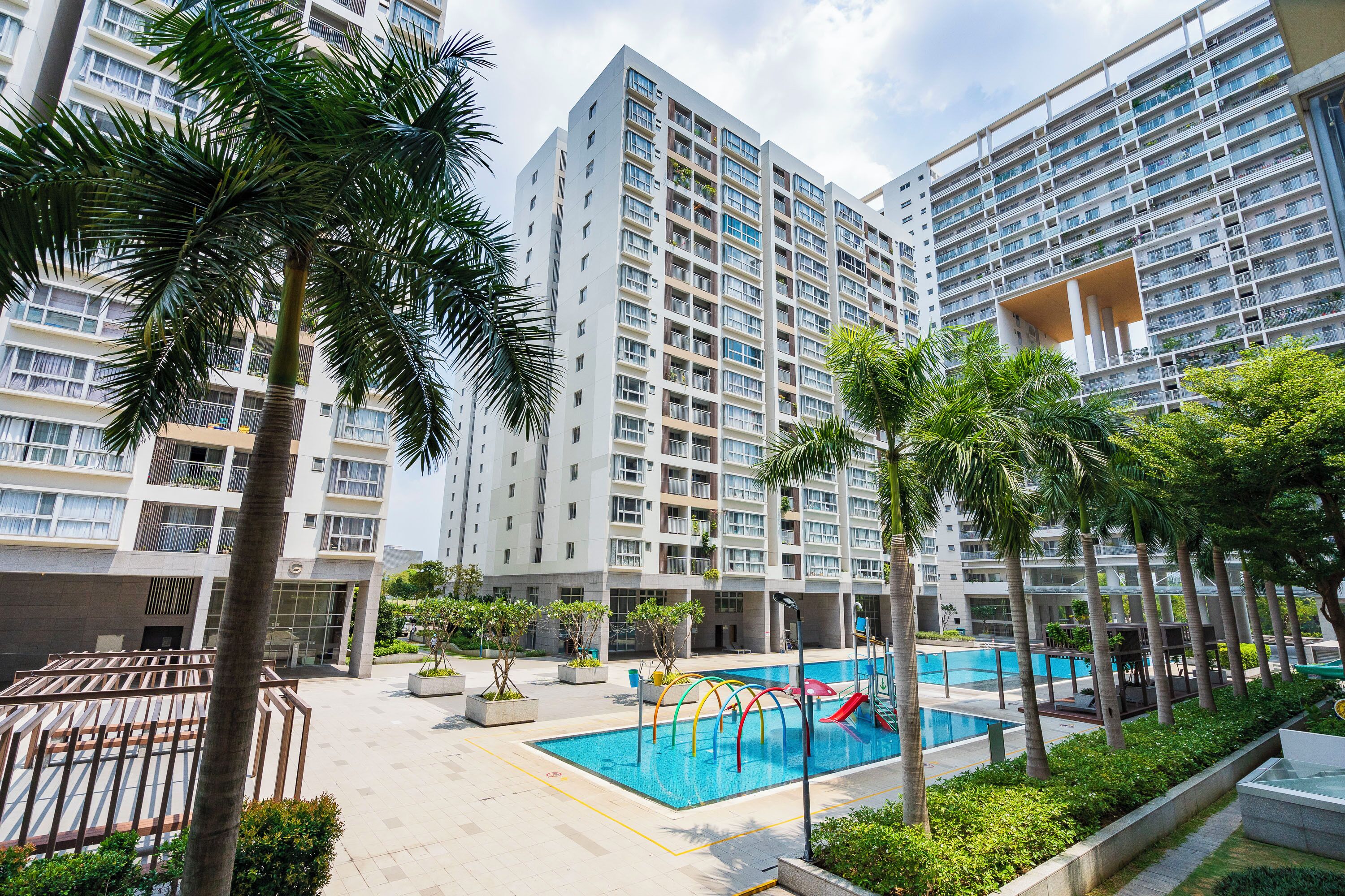2 outdoor pools