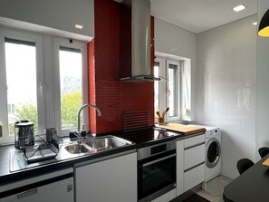 Coffee/tea maker, fridge, oven, electric kettle - Cascais Downtown Superior Apartment (Cascais)