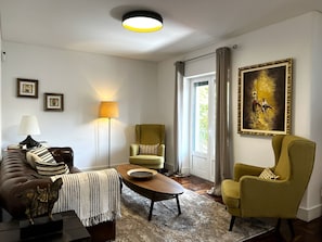 TV - Cascais Downtown Superior Apartment (Cascais)