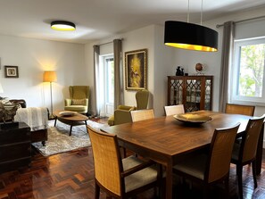 Dining - Cascais Downtown Superior Apartment (Cascais)