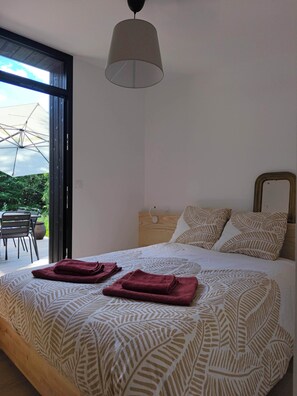 Internet, bed sheets - Vrbo Property (Le Bez)