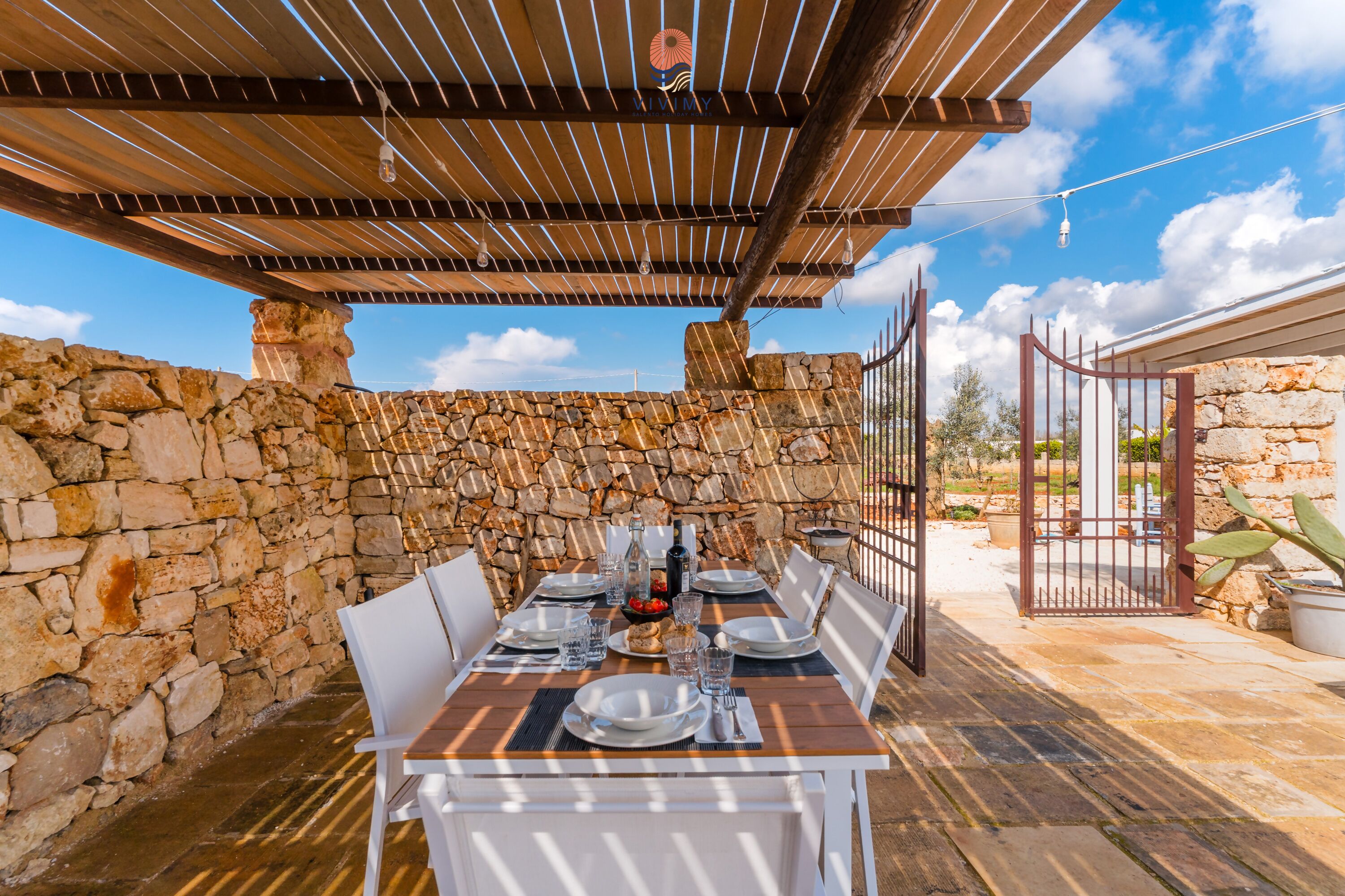 Deluxe Villa, Patio, Garden View | Outdoor dining