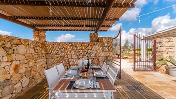 Deluxe Villa, Patio, Garden View | Outdoor dining