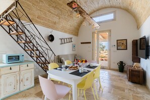 Villa Deluxe, patio, vistas al jardín | Restauración