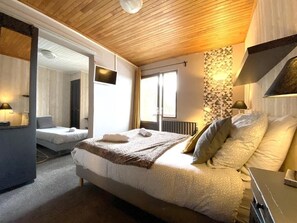 Desk, soundproofing, free WiFi - Hotel Le beau Site (Auris)