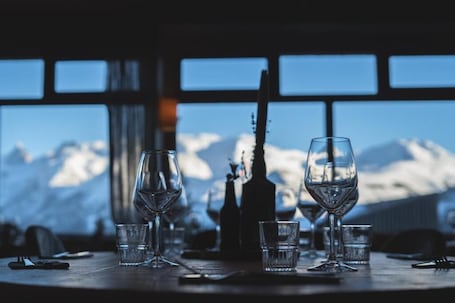 Dining. Hotel Le beau Site