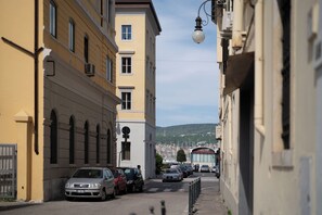 Parking - Modern Apartment in Marina (Trieste)