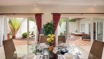 Villa, 2 chambres, piscine privée, vue piscine | Salle à manger