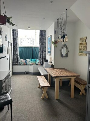 Interior - Apartment Sleeps 6 With Hot Tub (Margate)
