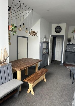 Dining - Apartment Sleeps 6 With Hot Tub (Margate)