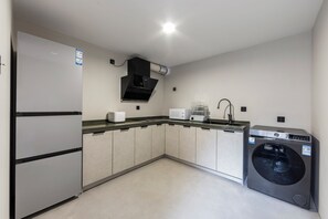 Habitación doble Elite | Cocina privada | Refrigerador y parrilla de estufa 