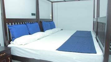 Deluxe Double Room, Balcony, Garden View | In-room safe, soundproofing, free WiFi