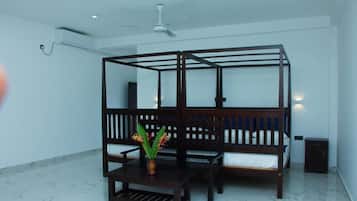 In-room safe, soundproofing, free WiFi