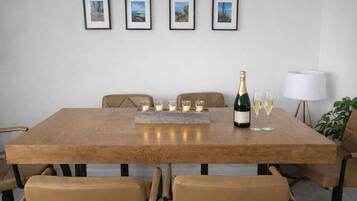 Comfort Suite, Sea View | Dining