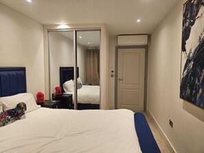 3 slaapkamers, een strijkplank/strijkijzer, wifi, beddengoed