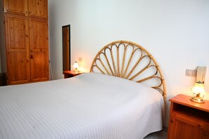 Iron/ironing board, WiFi, bed sheets - Vrbo Property (Costa Rei)