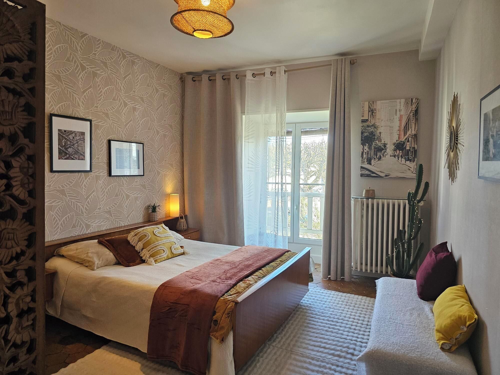 4 bedrooms, iron/ironing board, Internet, bed sheets