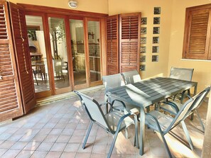 Outdoor dining - Vrbo Property (Marzamemi)