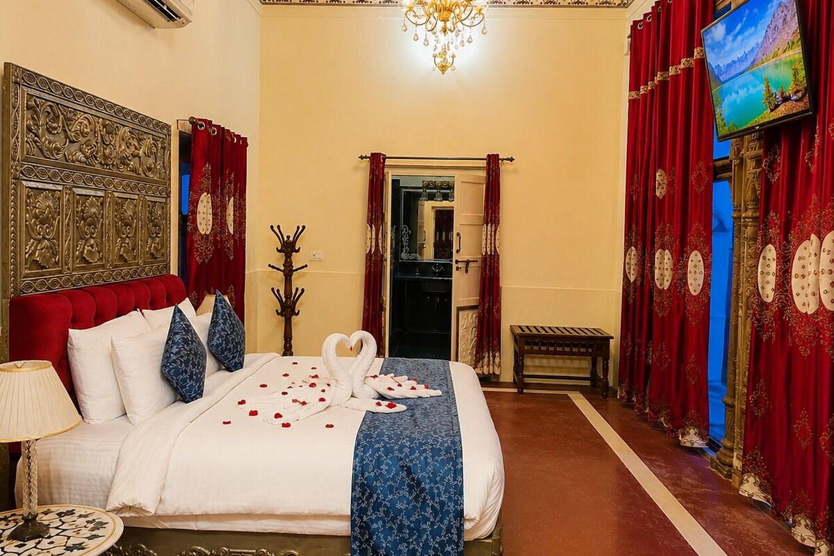 Blackout drapes, WiFi (free), bed sheets