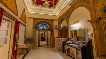 Maharaja Suite | Bathroom | Free toiletries, hair dryer, slippers, towels