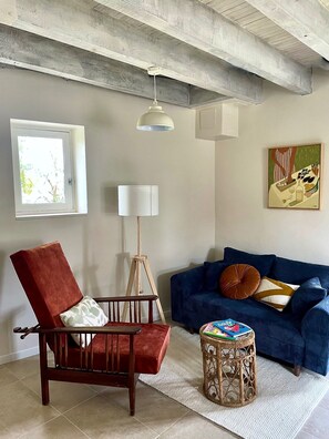 Living area - Stylish 1-bed cottage in beautiful countryside - Le Cerisier (Caylus)