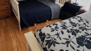 3 makuuhuonetta, silitysrauta/-lauta, Wi-Fi, vuodevaatteet