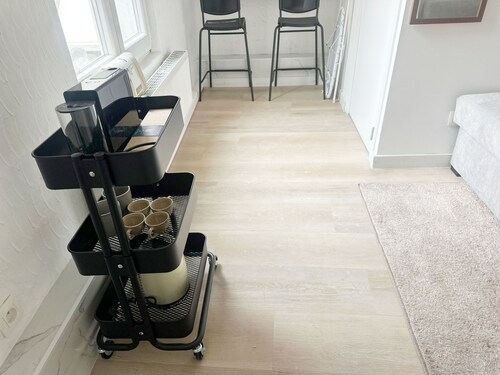 Cozy Studio Steps From Downtown