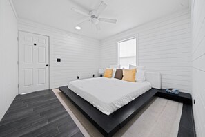 3 habitaciones, tabla de planchar con plancha, wifi y ropa de cama 