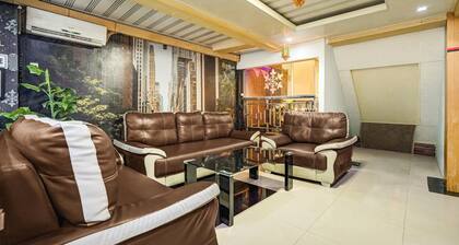 Stylish DBL Suite Escape W/ Free Wifi and Parking