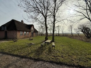Outdoor dining - Vrbo Property (Emmelsbüll-Horsbüll)