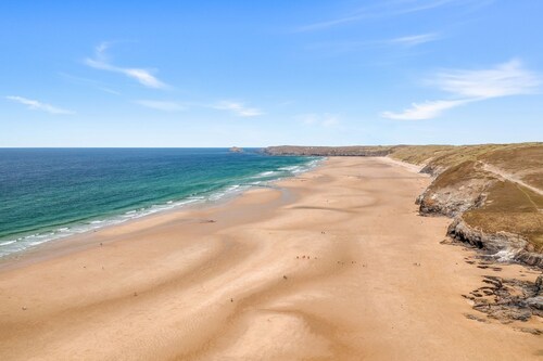 4 Tywarnhayle Square - Close to beach, Dog-friendly, Parking