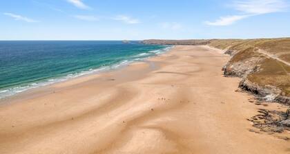 4 Tywarnhayle Square - Close to beach, Dog-friendly, Parking