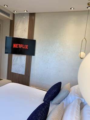 Strykjärn/strykbräda, internet och sängkläder