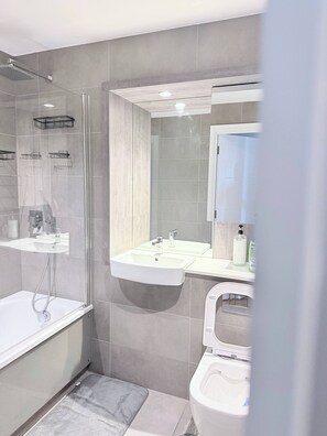 Apartment, 1 Bedroom, Accessible, Smoking | Bathroom - Charming Cozy One-bedroom Apartment With Ps5 (Birmingham)