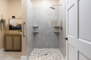 Shower, hair dryer, towels, soap - Serendipity Hollow - Serene - Hocking Hills  Tub/Sauna - Hot Tub/Sauna/Fireplace (Laurelville)