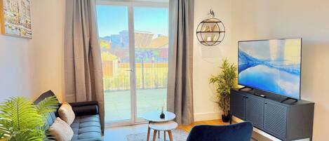 Apartment, 1 Bedroom, Accessible, Smoking | Living area