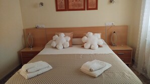 A hotel room with a bed, two nightstands, a wall-mounted lamp, and a painting. - APARTMENT FOR CYCLISTS IN BENISSA, COSTA BLANCA (Benissa)