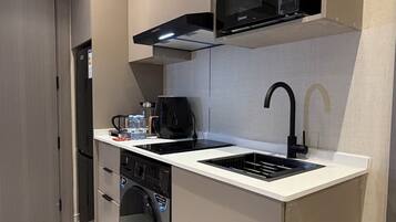 Apartment, 2 Bedrooms, Accessible, Smoking | Interior